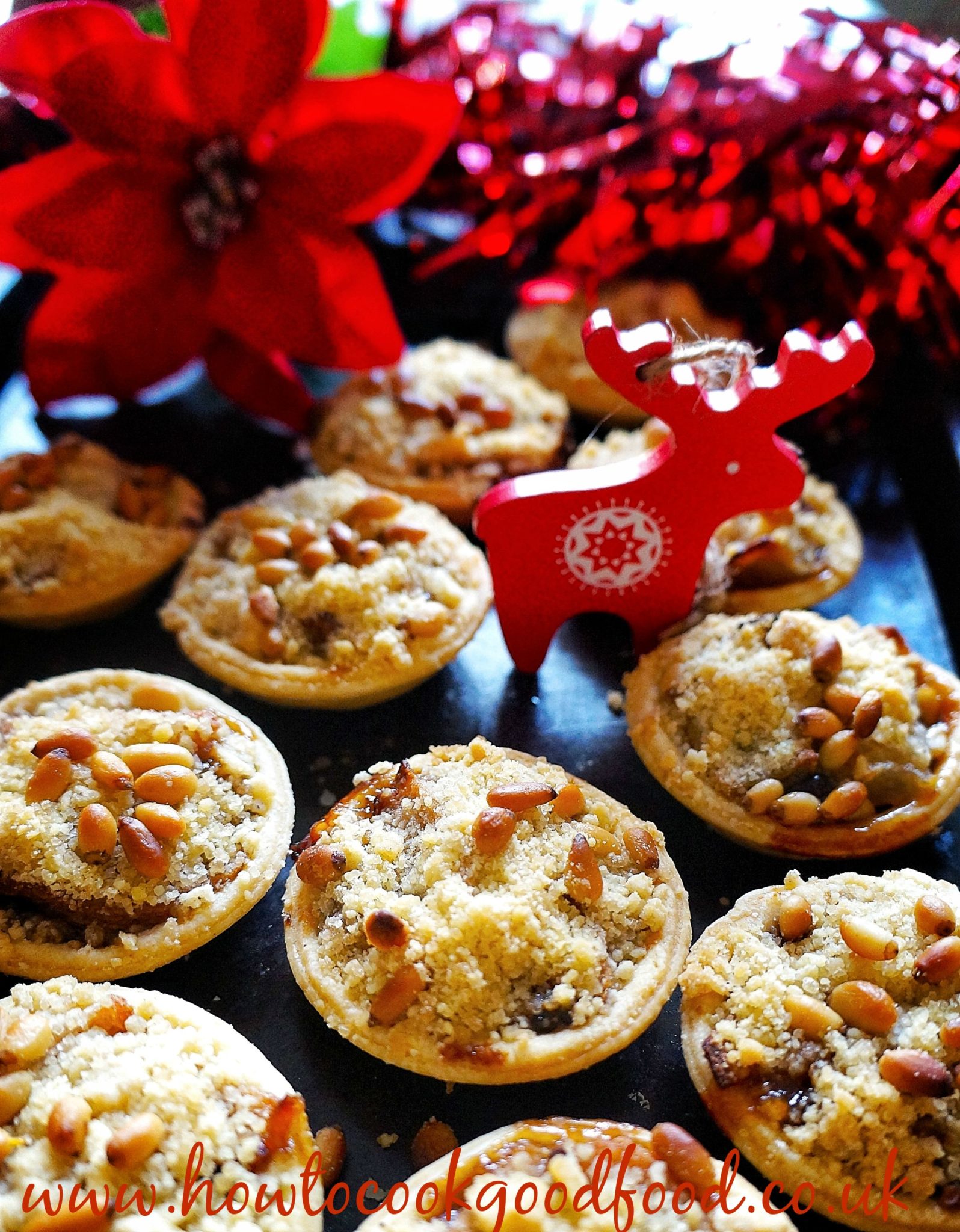 Roasted pear & mincemeat crumble tarts