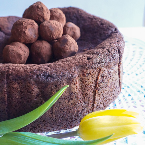 dark chocolate whiskey cake